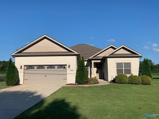 121 Cedar Run Ln, Huntsville, AL 35811
