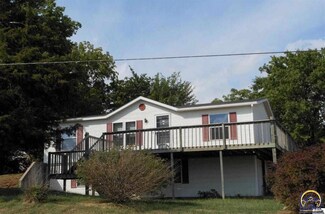 218 E Jefferson St, Oskaloosa, KS 66066