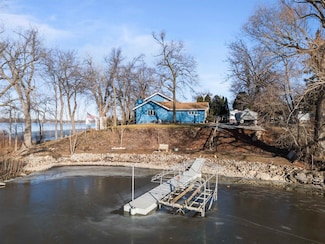 1096 Lakeshore Dr, Menasha, WI 54952