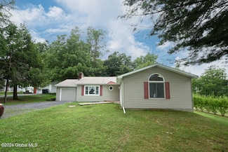 8 Benedict St, Castleton On Hudson, NY 12033