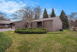 779 Brook Village Dr, Holland, MI 49423
