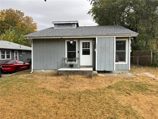1942 W Center St, Decatur, IL 62526