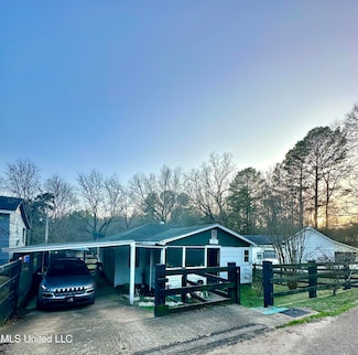 202 W Stonewall St, Carrollton, MS 38917