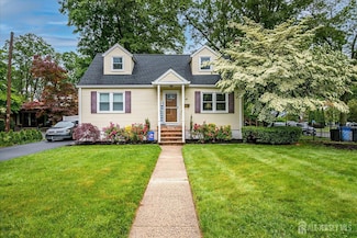 61 Thomas St, Metuchen, NJ 08840