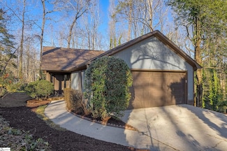 105 Oak Ridge Ct, Greer, SC 29650