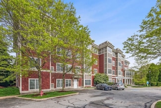 35 Commonwealth Ave Unit 410, Chestnut Hill, MA 02467