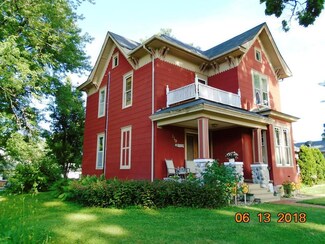 810 Mulberry St, Tipton, IA 52772