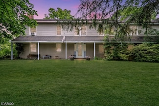 9 Mueller Ln, Washington, NJ 07882