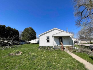 858 Hawthorne Ave, Frankfort, IN 46041