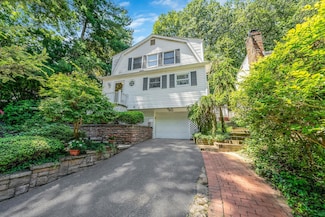 95 Norwood Ave, Northport, NY 11768