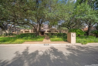8935 Carriage Dr, San Antonio, TX 78217