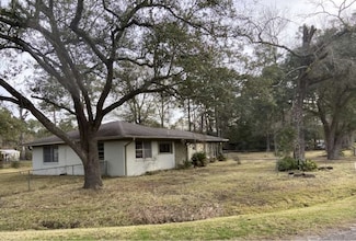 910 Forest Ln, Vidor, TX 77662