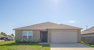 1302 S Silver Dr, Mustang, OK 73064