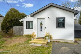58 Freewood St, Howell, NJ 07731