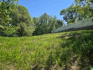 2536 S Steele St, Sioux City, IA 51106