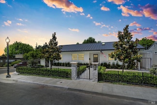 1003 Sunnyside Dr, Healdsburg, CA 95448