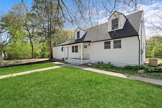 21 Lehigh Ave, Centereach, NY 11720