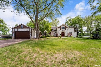 905 1st St, Camanche, IA 52730