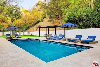 2570 Nichols Canyon Rd, Los Angeles, CA 90046