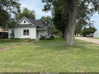 550 W Broadway Ave, Hoisington, KS 67544