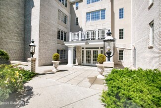 2 Homestead Ln Unit 106, Greenwich, CT 06831