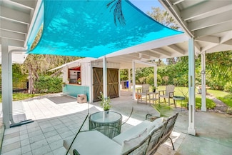 811 Royal Palm Place, Vero Beach, FL 32960