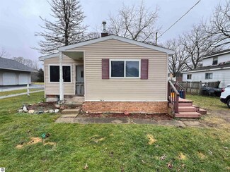 310 Sherwood St, Holly, MI 48442