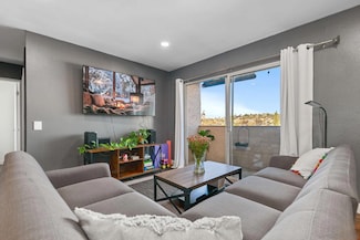 3557 Kenora Dr Unit 6, Spring Valley, CA 91977