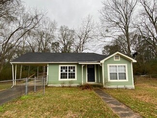 820 Pine Ave E, Wiggins, MS 39577