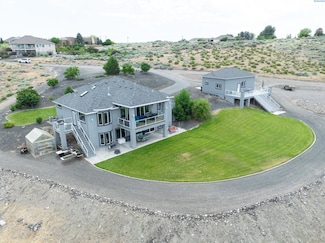 5880 S 58th Ave, West Richland, WA 99353