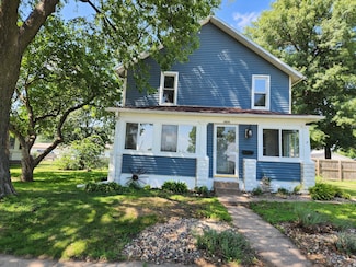 1909 Wallace St, Muscatine, IA 52761