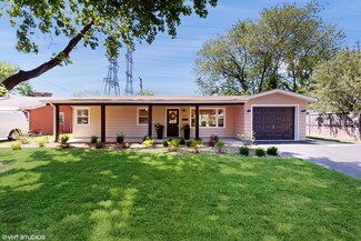 418 Princeton Dr, North Aurora, IL 60542