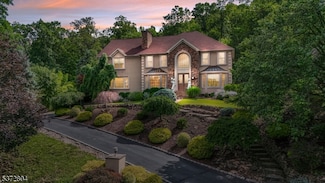 16 Shadow Ridge Run, Wayne, NJ 07470