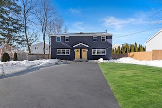 44 Willard St, Lowell, MA 01850