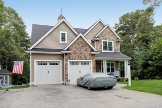 24 Cranberry Ln, Mashpee, MA 02649