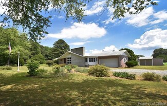 217 Carters Cove Dr, Weems, VA 22576