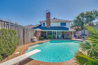 321 Kingsbridge Dr, Garland, TX 75040