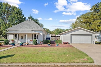 101 N Ridgeway St, Caney, KS 67333