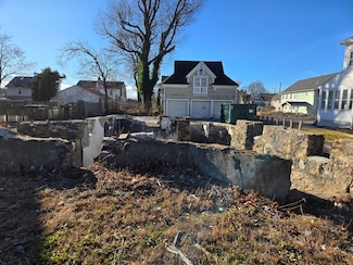 14 Locust Ave, Danbury, CT 06810