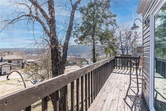 39 Oak Point Dr, Eureka Springs, AR 72631