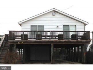 1215 N Barnegat Ave, Surf City, NJ 08008