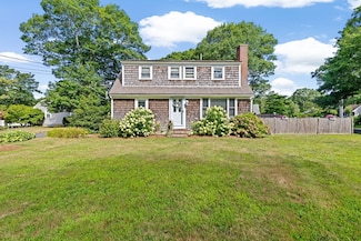 50 Redwood Ln, Hyannis, MA 02601