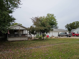 367 Ayers St, Waverly, IL 62692