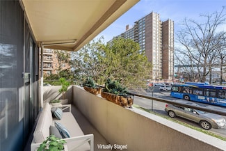 7-04 166th St Unit 2C, Whitestone, NY 11357