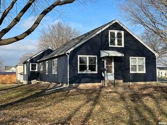 409 NE 4th St, Aledo, IL 61231