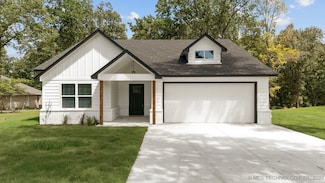 1417 Rockwood Dr, Grove, OK 74344