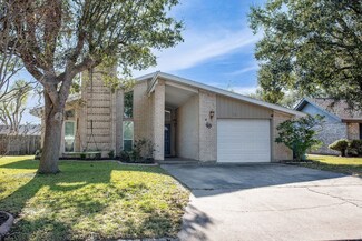 120 Del Mar Dr, Port Lavaca, TX 77979