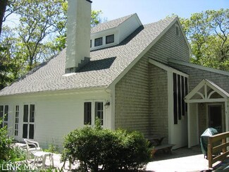 22 Sachem Cir, Vineyard Haven, MA 02568