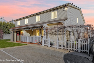 31 Greentree Ln, Staten Island, NY 10314