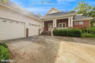 132 Cedar Point Dr, Wallace, NC 28466